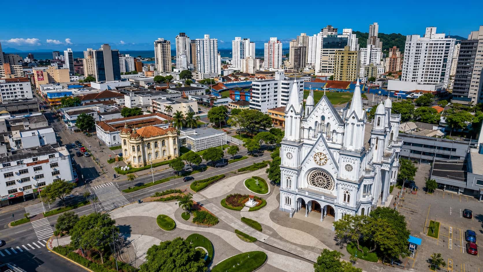 Vista do porto e do centro de Itajaí